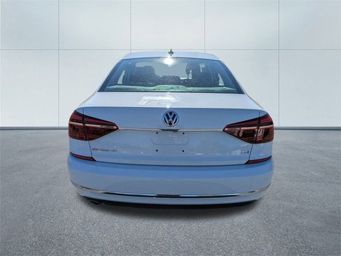 Used 2017 Volkswagen Passat 1.8T SE image 4