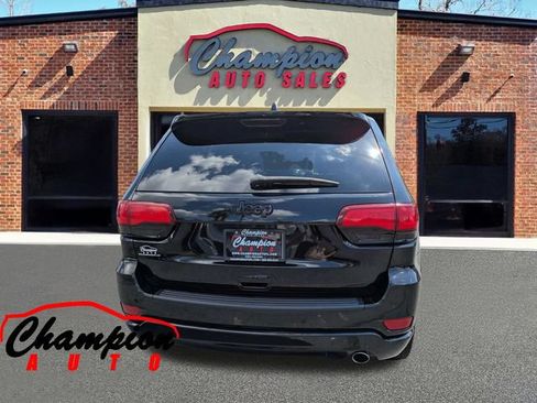 Used 2019 Jeep Grand Cherokee Altitude RWD image 5