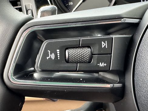 New 2026 Porsche Macan image 26