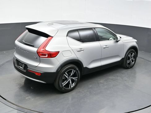 Used 2025 Volvo XC40 B5 Core AWD/4WD image 36
