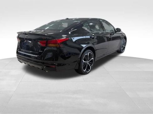 Used 2023 Nissan Altima 2.5 SR w/ SR Premium Package AWD/4WD image 25