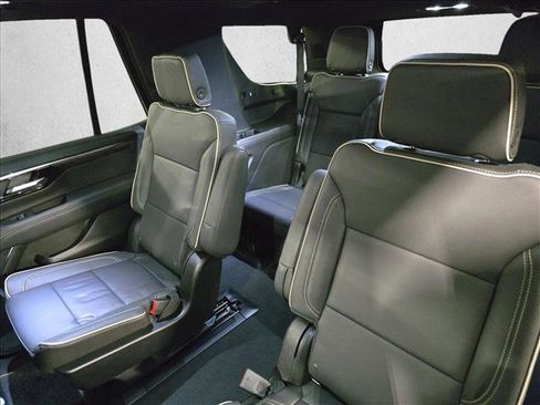 Used 2025 Chevrolet Tahoe Premier AWD/4WD image 15