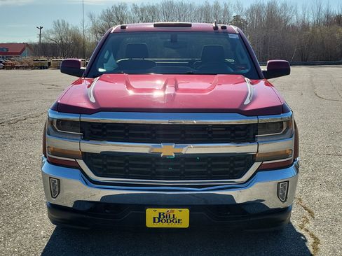 Used 2018 Chevrolet Silverado 1500 LT w/ LT Convenience Package AWD/4WD image 2