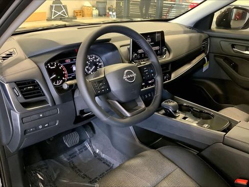 Used 2026 Nissan Rogue SV image 16