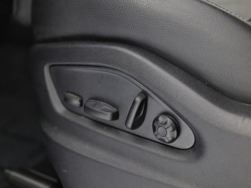 Used 2024 Porsche Cayenne AWD/4WD image 24