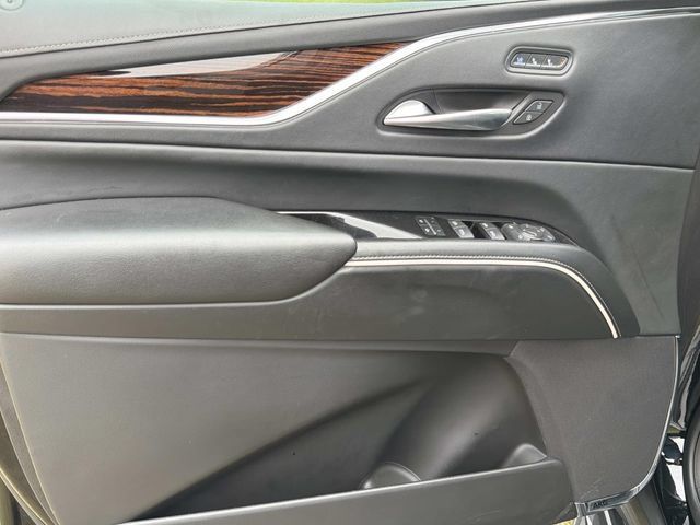 Used 2023 Cadillac Escalade ESV Premium Luxury AWD/4WD image 18