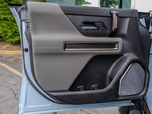 Used 2025 GMC Hummer EV 3X w/ LPO, Cargo Utility Package AWD/4WD image 9