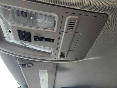 Used 2010 Cadillac SRX 2WD image 24