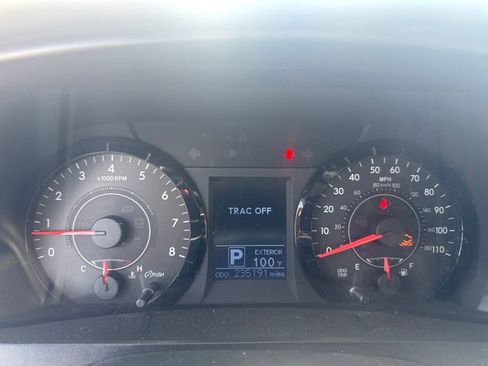 Used 2015 Toyota Sienna LE FWD image 1