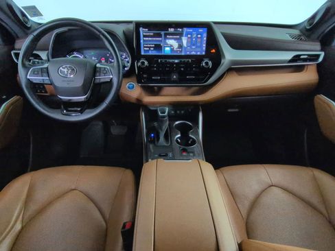 Used 2021 Toyota Highlander Platinum image 15
