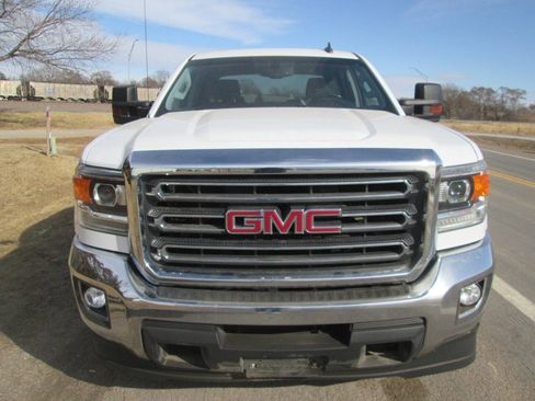 Used 2017 GMC Sierra 2500 SLE w/ HD SLE Preferred Plus Package AWD/4WD image 3