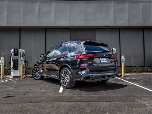 Used 2021 BMW X5 M50i w/ Executive Package AWD/4WD image 3