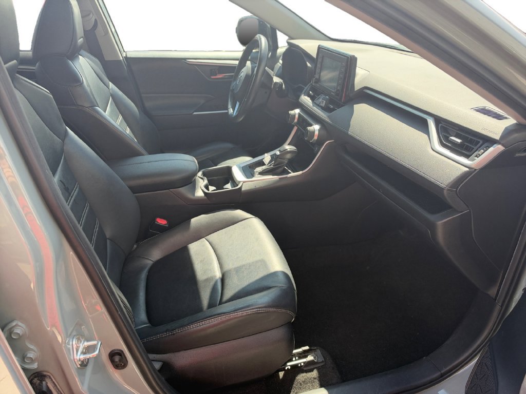 Used 2020 Toyota RAV4 XLE Premium FWD image 16