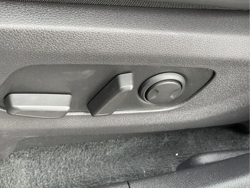 Used 2023 Kia Carnival LX image 26