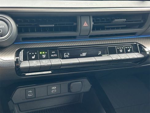 Used 2025 Toyota Prius Limited image 31