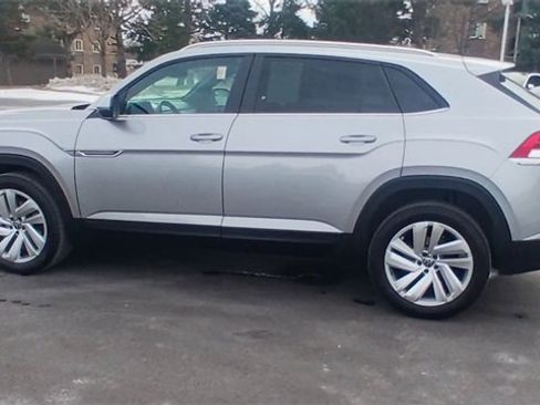 Used 2020 Volkswagen Atlas Cross Sport SE image 8