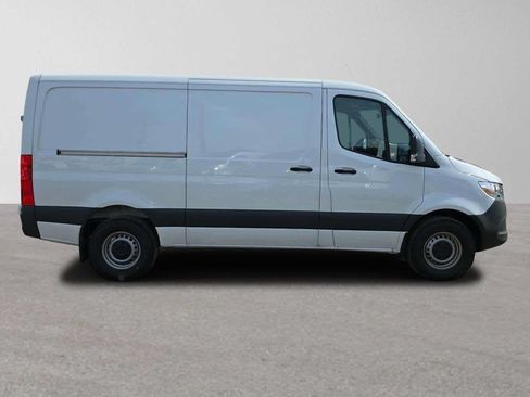 Used 2025 Mercedes-Benz Sprinter 2500 image 2