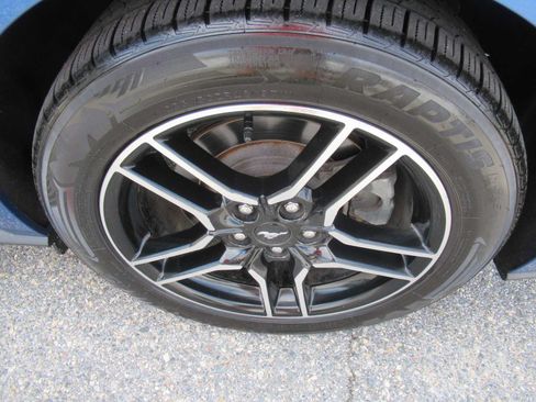 Used 2018 Ford Mustang GT RWD image 9