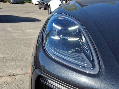 Used 2024 Porsche Macan S AWD/4WD image 9