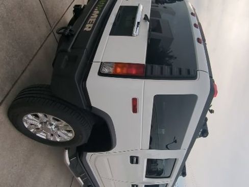 Used 2004 HUMMER H2 w/ Preferred Equipment Group AWD/4WD image 7