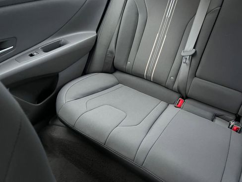 Used 2025 Hyundai Elantra SEL image 40