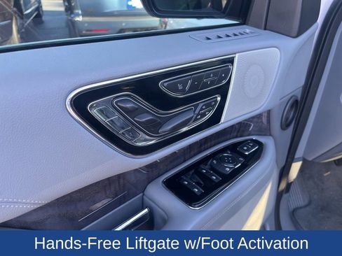 Used 2019 Lincoln Navigator Reserve image 13