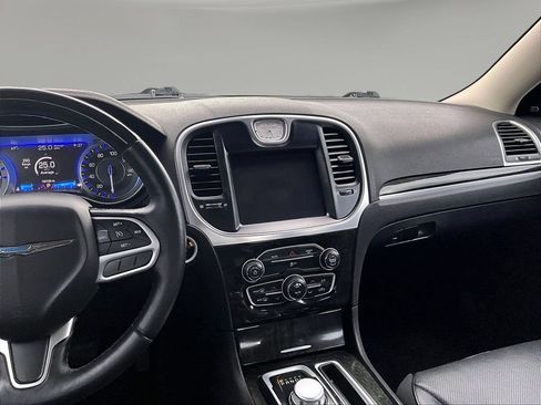 Used 2017 Chrysler 300 C AWD/4WD image 11