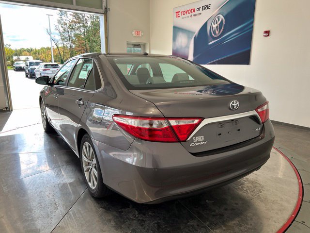 Used 2017 Toyota Camry XLE w/ Moonroof Package FWD image 5