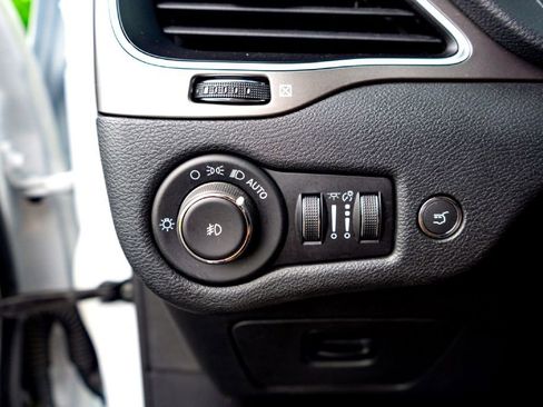 Used 2022 Jeep Cherokee Latitude Lux FWD image 21