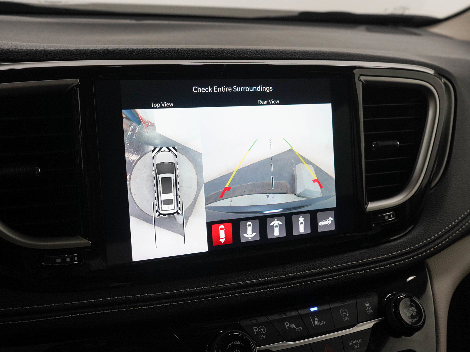 Used 2024 Chrysler Pacifica Touring-L AWD/4WD image 25