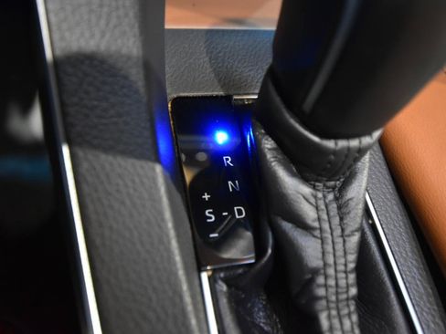 Used 2019 Toyota Avalon Limited image 35