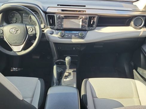 Used 2018 Toyota RAV4 XLE AWD/4WD image 11