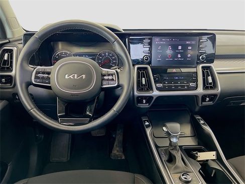 Used 2023 Kia Sorento LX image 23
