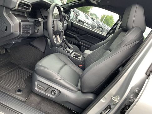Used 2025 Toyota 4Runner TRD Off-Road Premium AWD/4WD image 18