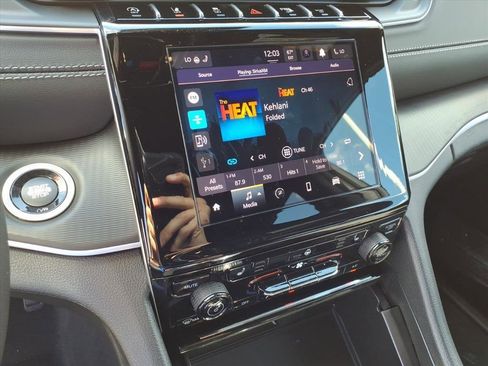 New 2025 Jeep Grand Cherokee Altitude image 13