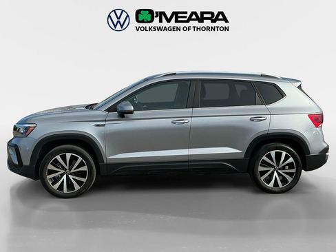 Used 2023 Volkswagen Taos SE w/ Panoramic Sunroof Package image 2