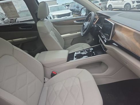 Used 2024 Volkswagen Atlas SE AWD/4WD image 18