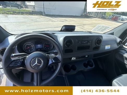 Used 2025 Mercedes-Benz Sprinter 2500 image 19