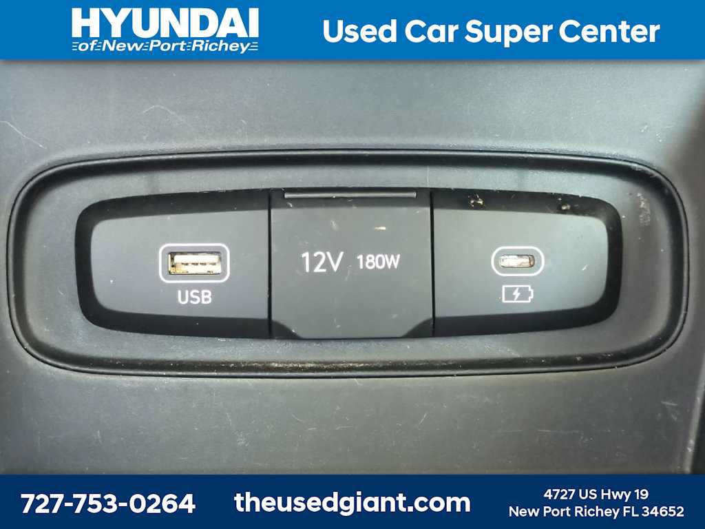 Certified 2025 Hyundai Venue SEL FWD image 22