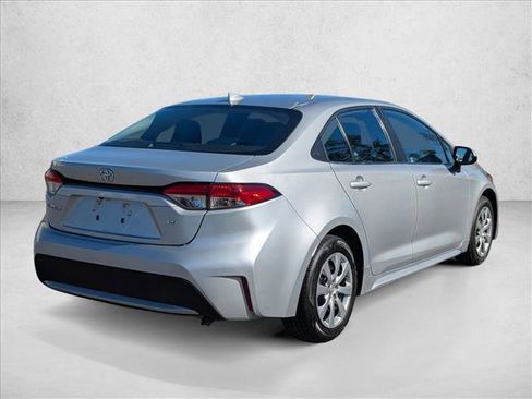 Used 2022 Toyota Corolla LE image 5