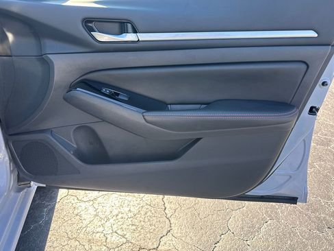 Used 2025 Nissan Altima 2.5 SR image 14