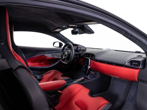 Used 2024 McLaren Artura RWD image 22
