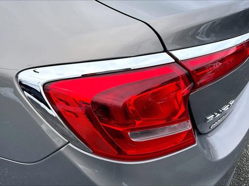 Used 2017 Buick LaCrosse Essence image 25