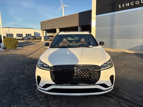 Certified 2025 Lincoln Aviator Reserve w/ Equipment Group 201A image 2