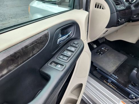 Used 2012 Dodge Grand Caravan SXT image 37