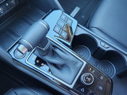 Used 2025 Kia Sportage SX image 19