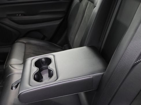 Used 2023 Jeep Grand Cherokee Altitude AWD/4WD image 38