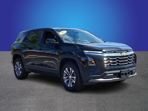 Used 2025 Chevrolet Equinox LT FWD image 3