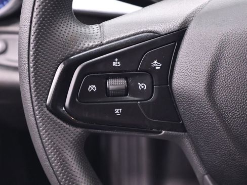 Used 2025 Chevrolet Trax LT FWD image 21