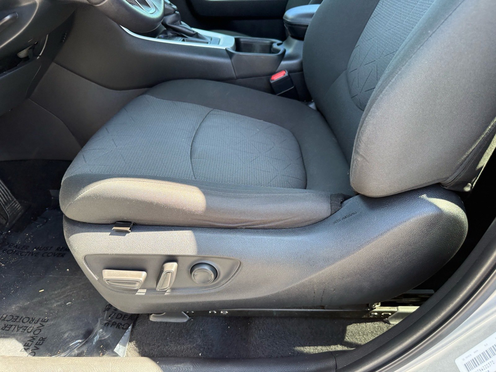 Used 2022 Toyota RAV4 XLE w/ XLE Grade Weather Package FWD image 14